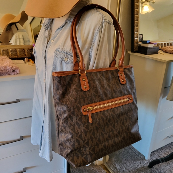 Michael Kors Brown Monogram Tote Bag - Picture 3 of 10